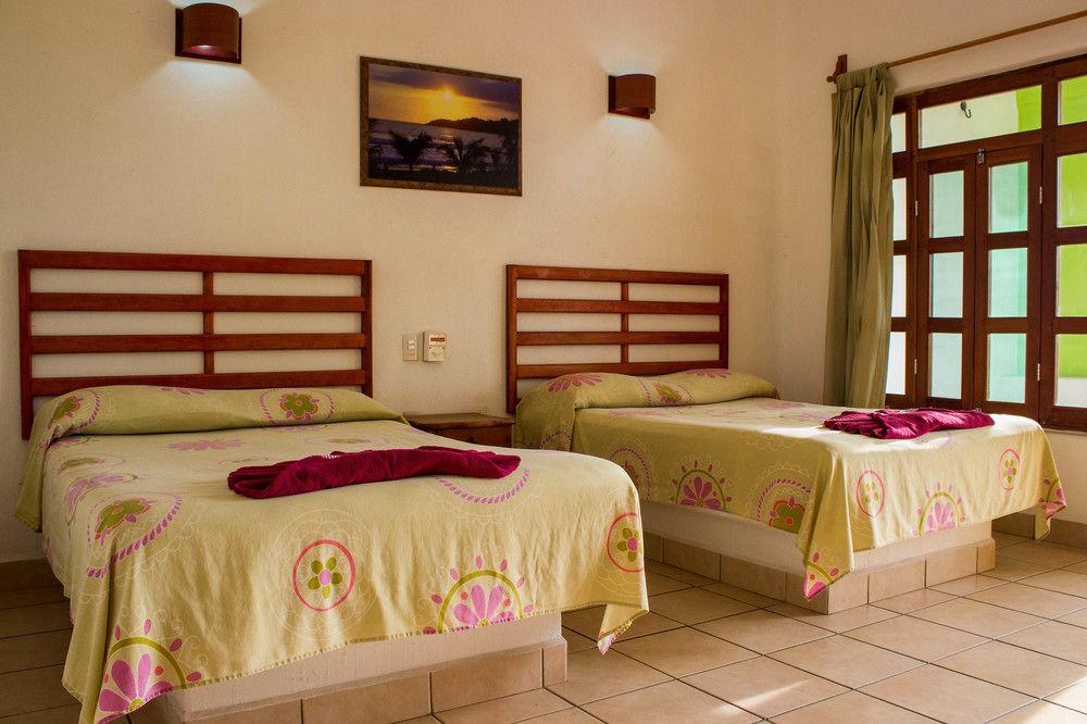Hotel & Suites Punta Esmeralda Пуерто Ескондидо Екстериор снимка