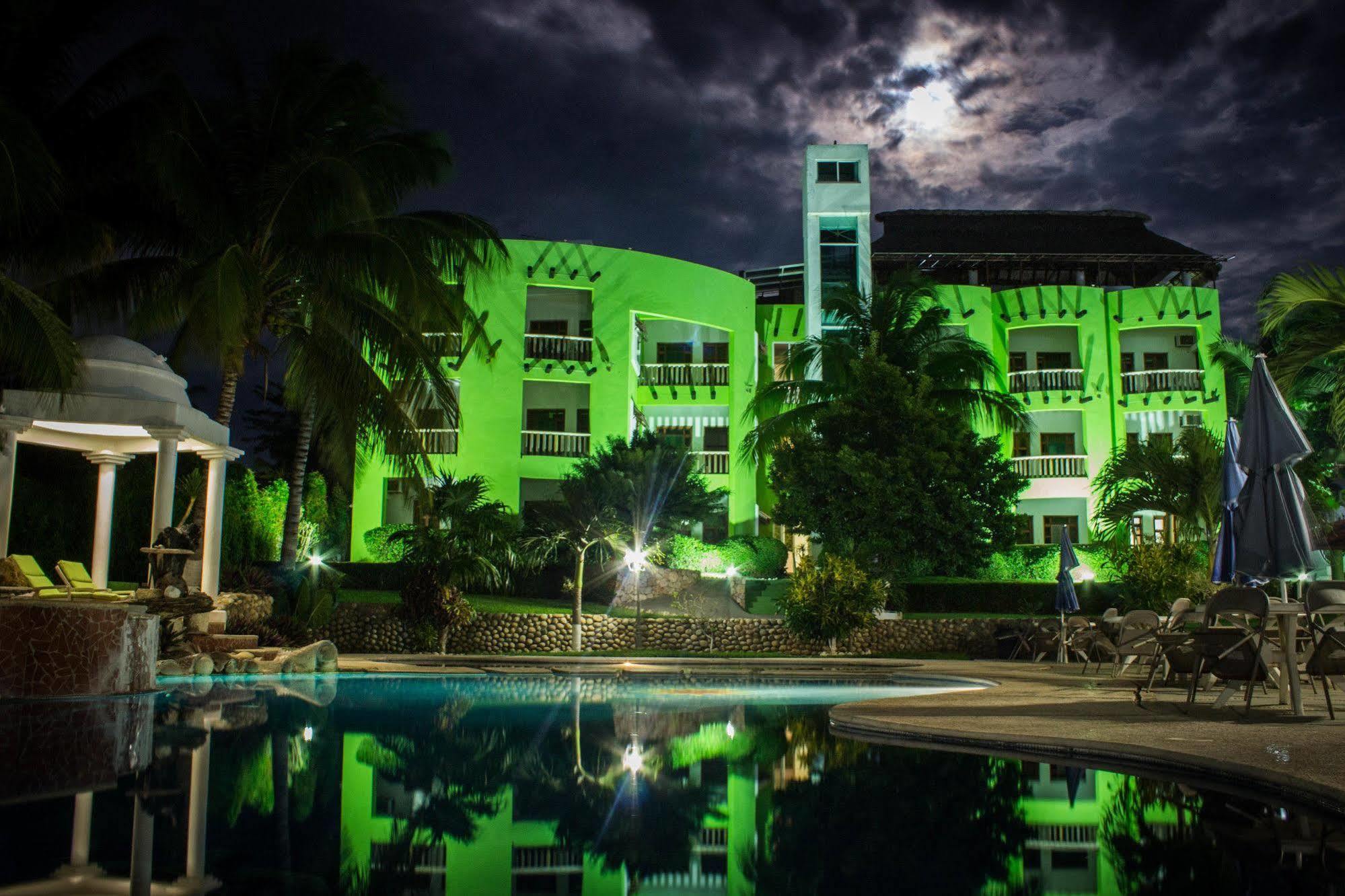 Hotel & Suites Punta Esmeralda Пуерто Ескондидо Екстериор снимка