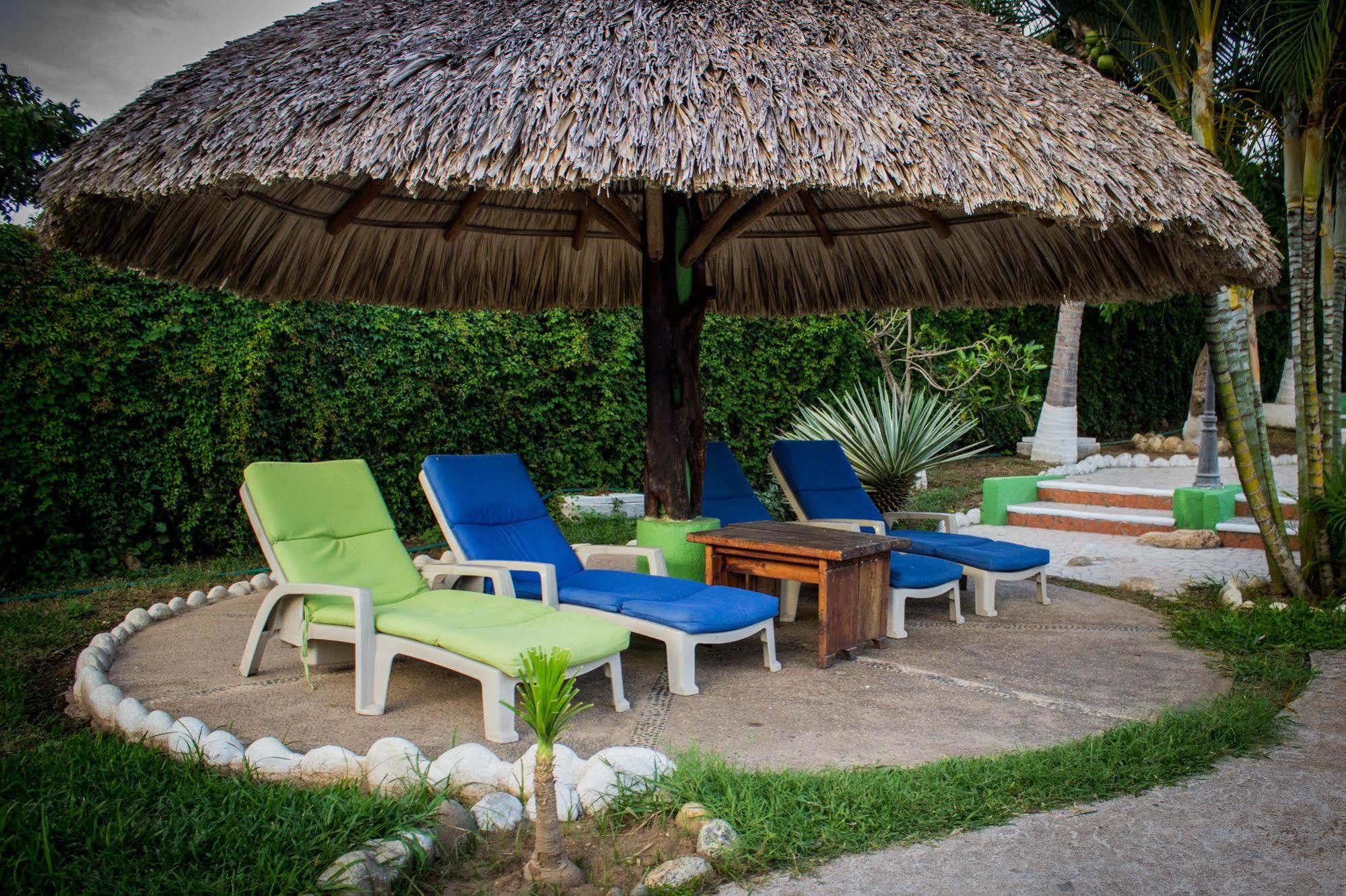 Hotel & Suites Punta Esmeralda Пуерто Ескондидо Екстериор снимка
