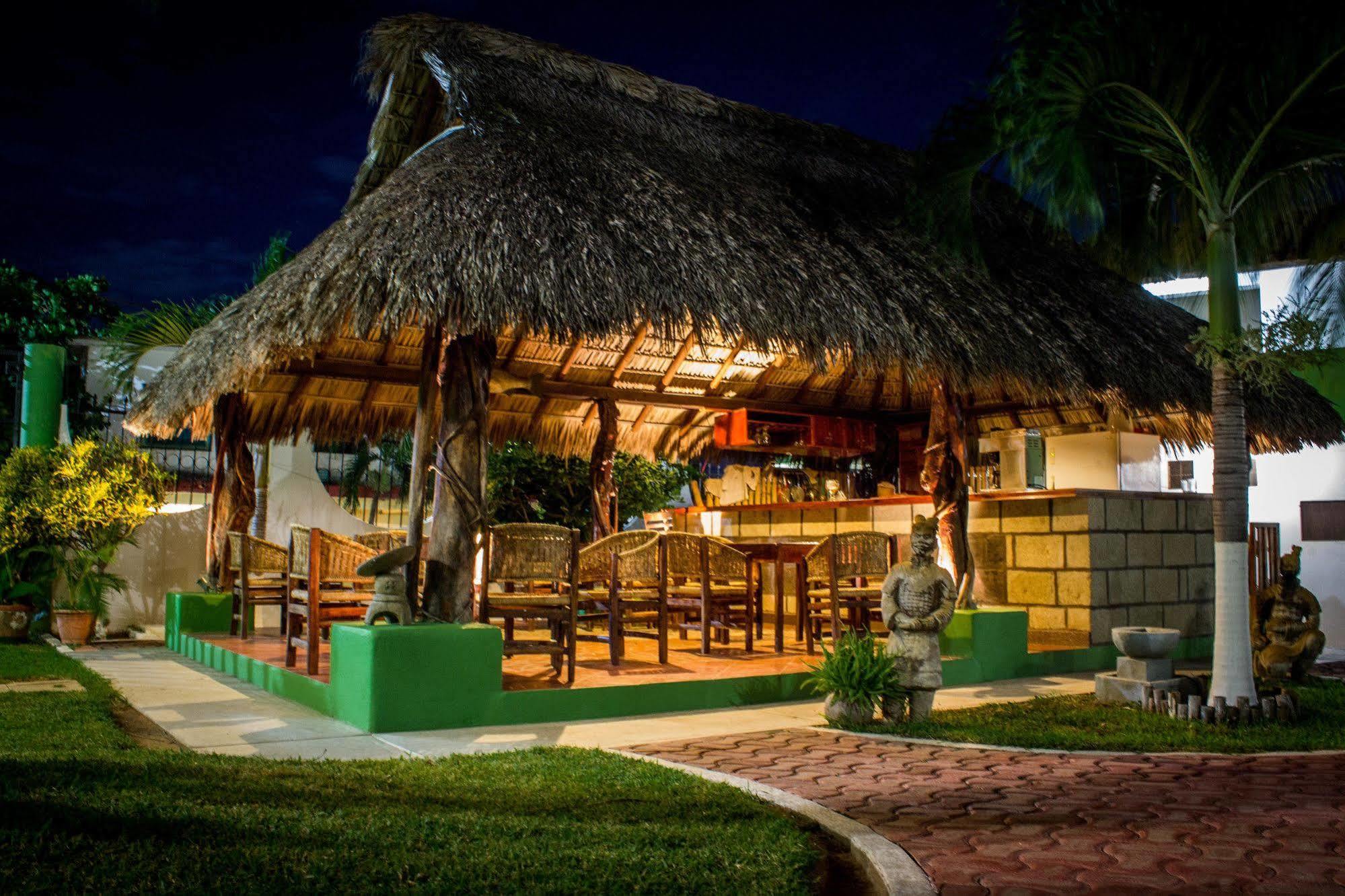 Hotel & Suites Punta Esmeralda Пуерто Ескондидо Екстериор снимка